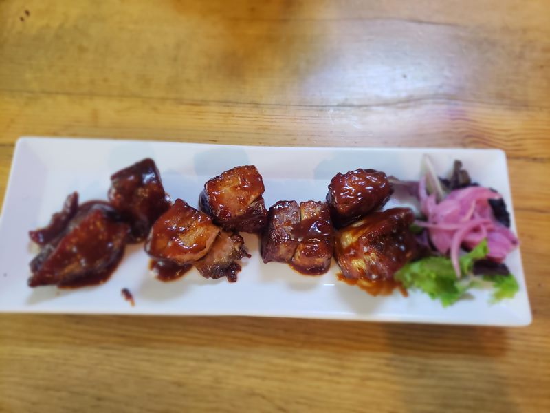 Sugar Pine Smokehouse food